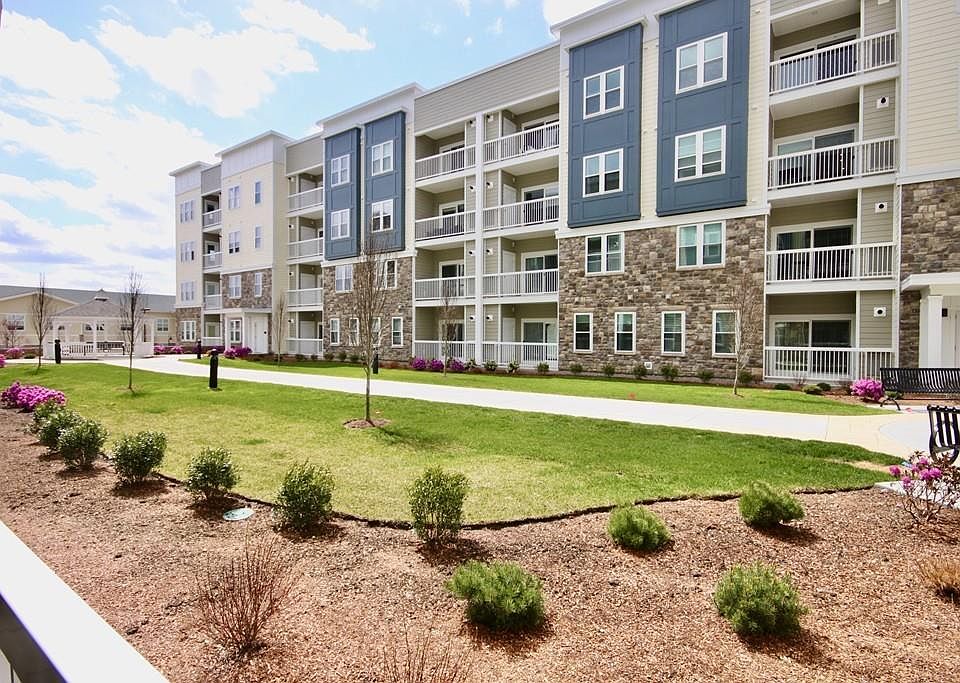 1st image of 130 University Ave Unit 1105