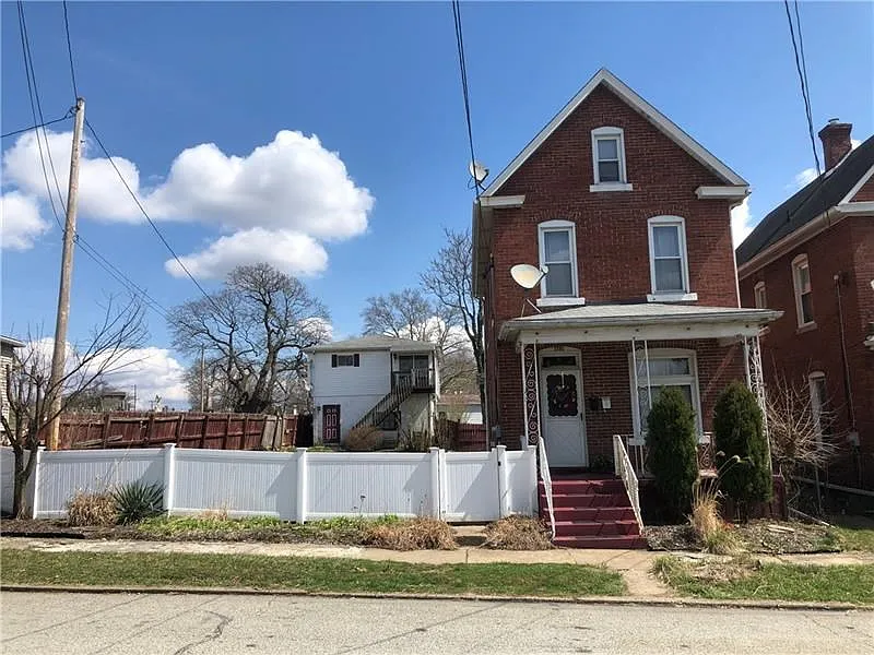 938 Horner St photo 1