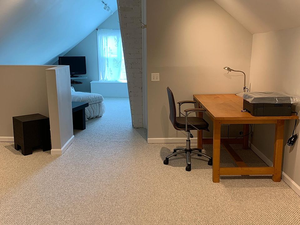 New carpet througout, large desk and chair. Can be moved througout apartment.