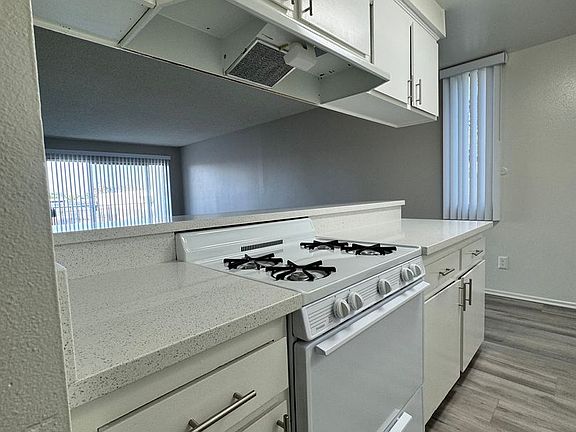 5th image of 7200 Melrose St APT 212