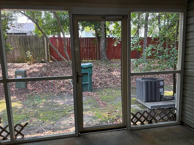 122 Hornby Cir — Photo 12