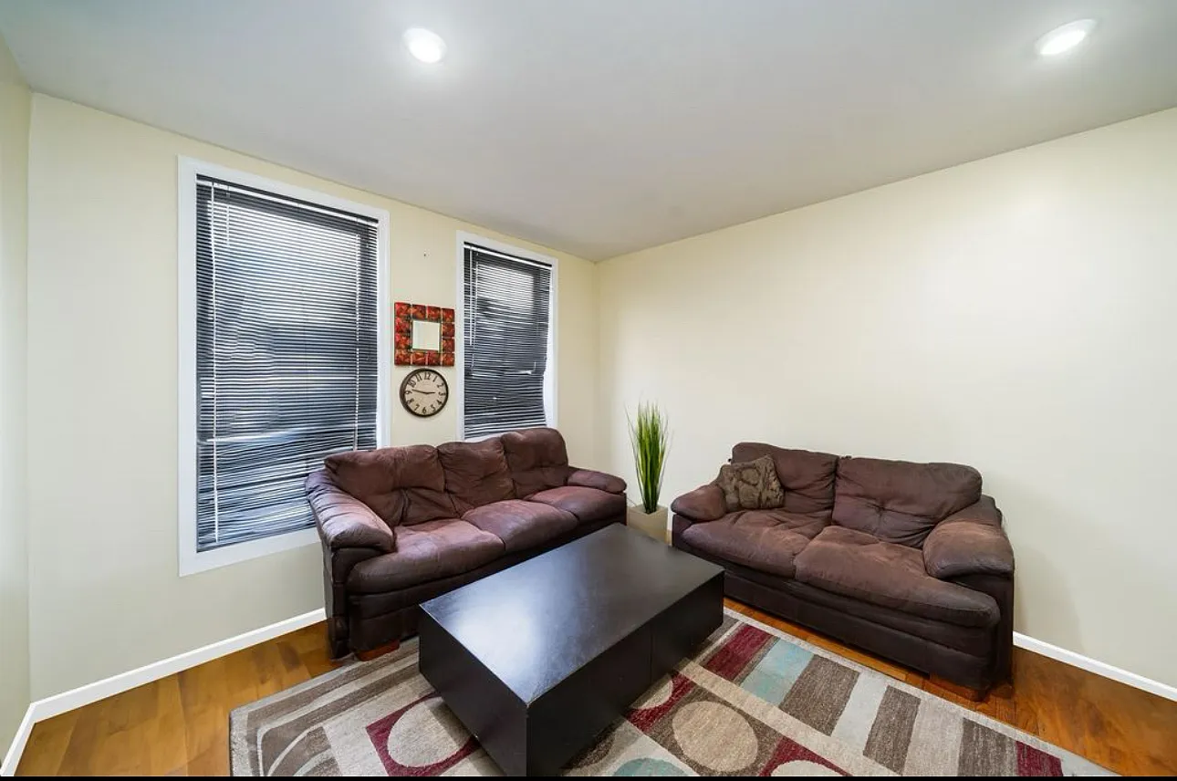3 bed, 1075 sqft, $2,200 — Photo 3