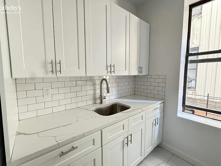 200 Claremont Ave #4 — Photo 17