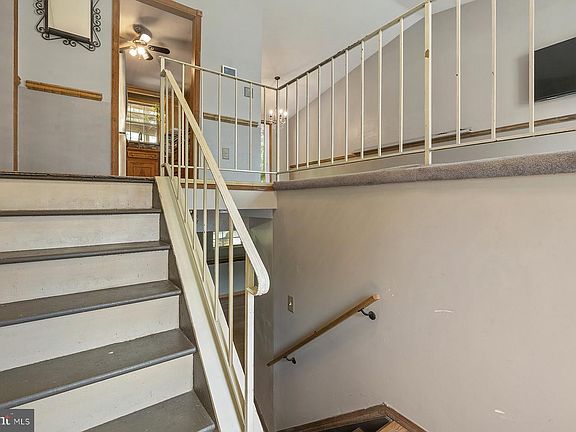 5th image of 425 Dawn Ct