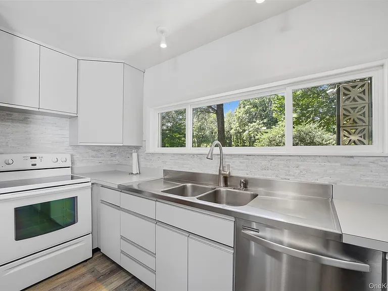 58 Carolan Rd E — Photo 11