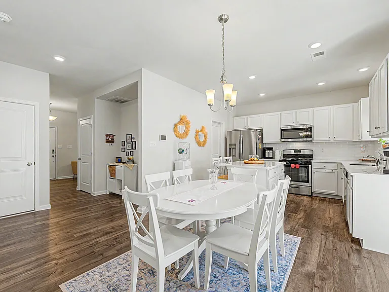 49 Fairhill Ave — Photo 4