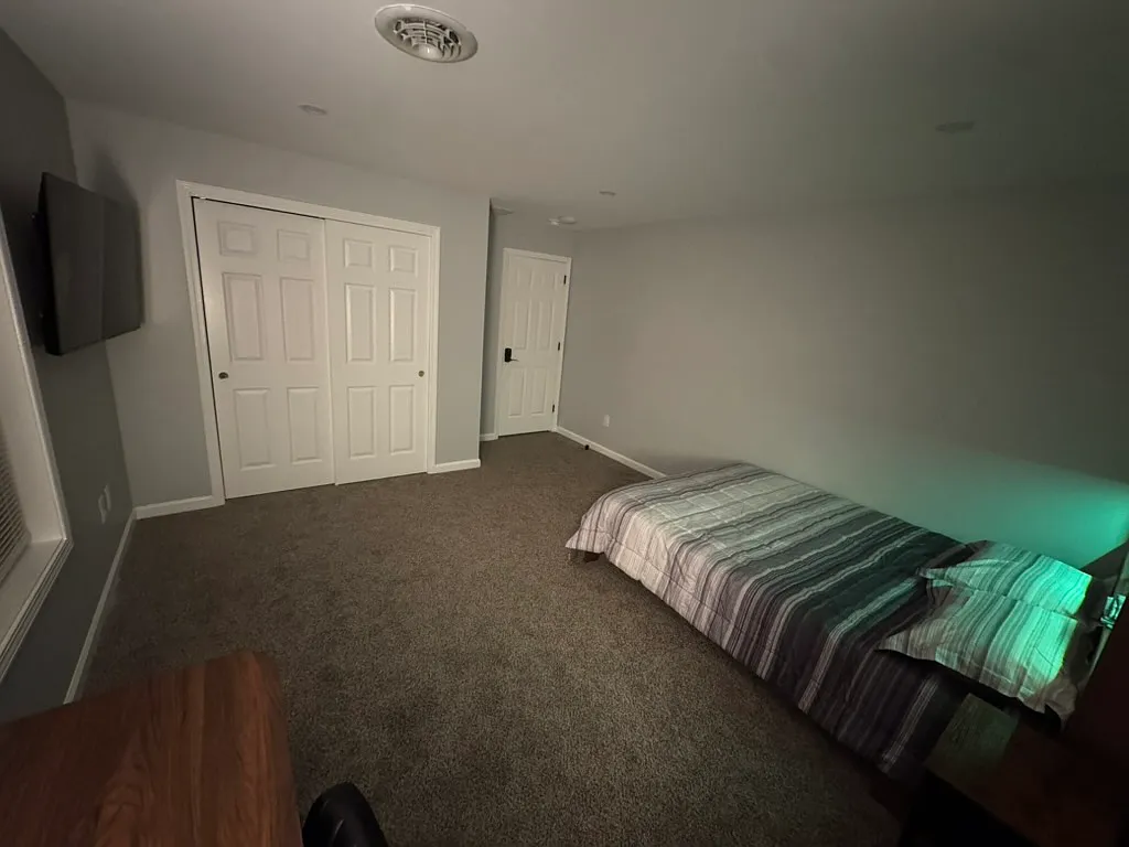 4 bed, 3360 sqft, $975 — Photo 2