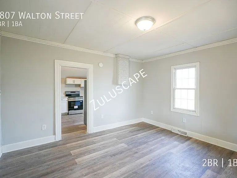 1807 Walton St — Photo 2