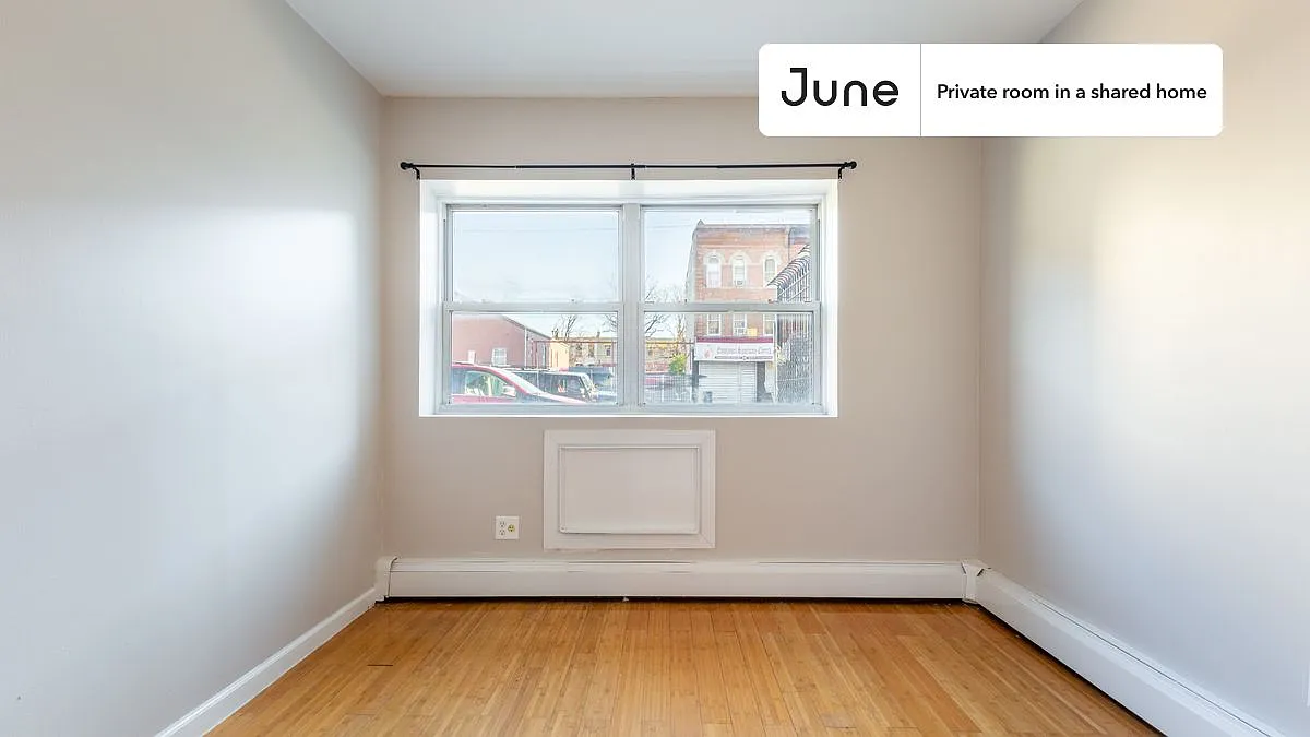 Full bedroom in 4 bed/2 bath home in Flatbush #1646 B — Photo 4