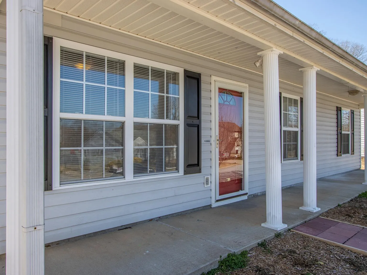 3 bed, 1064 sqft, $1,700 — Photo 3