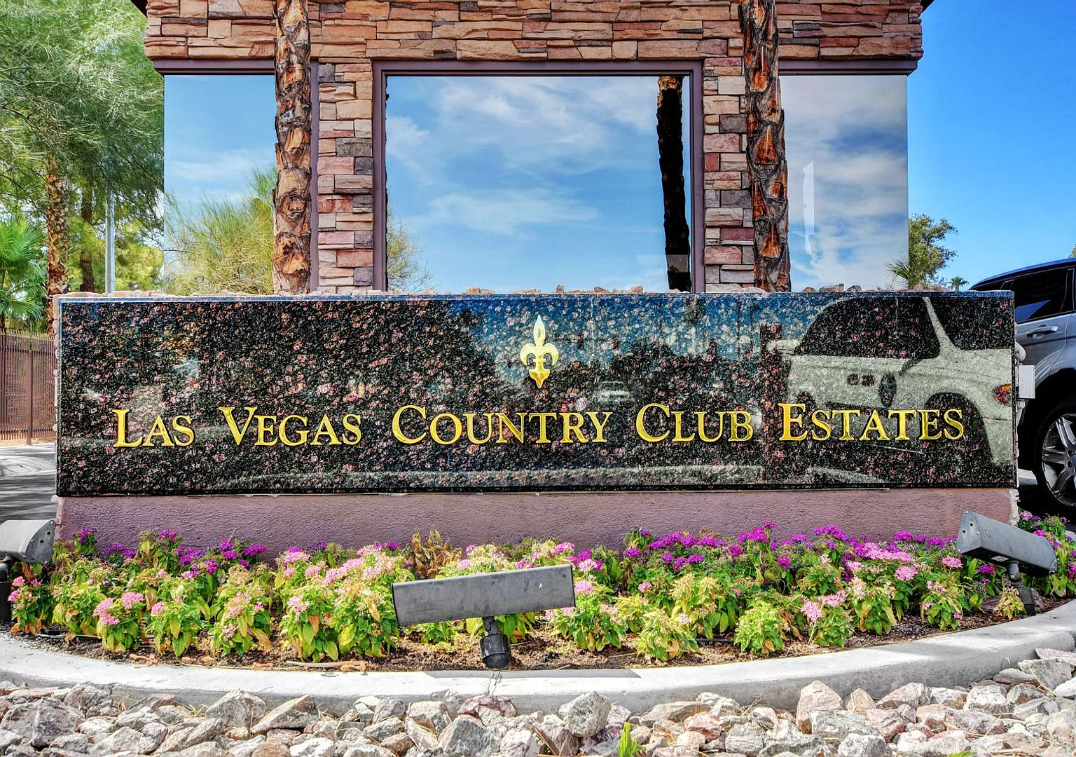 Beautiful 2 Bedroom Townhome in Guard-Gated Community Prime Location! — Photo 4
