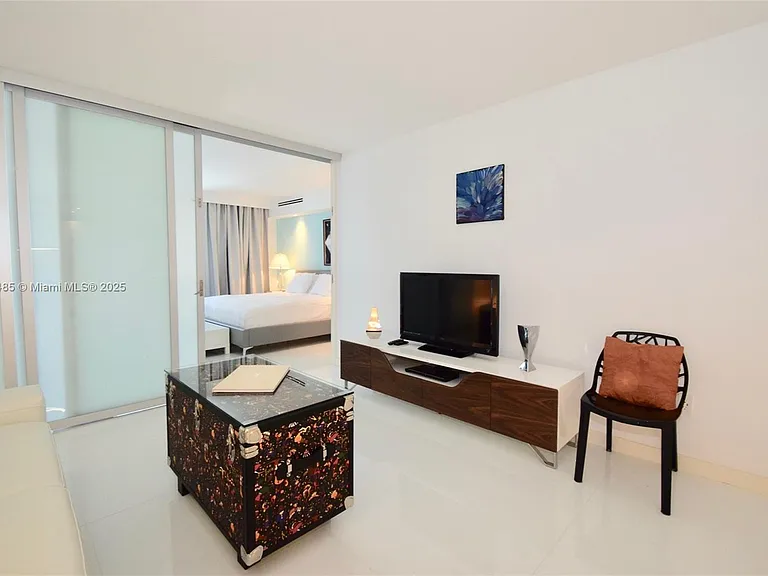 2301 Collins Ave #815/814 — Photo 11