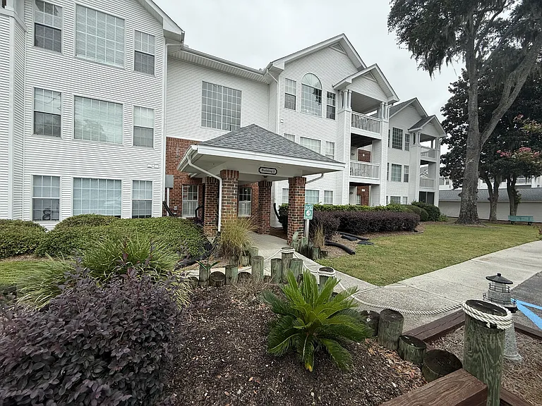 1231 Ladys Island Dr #1-211 — Photo 3