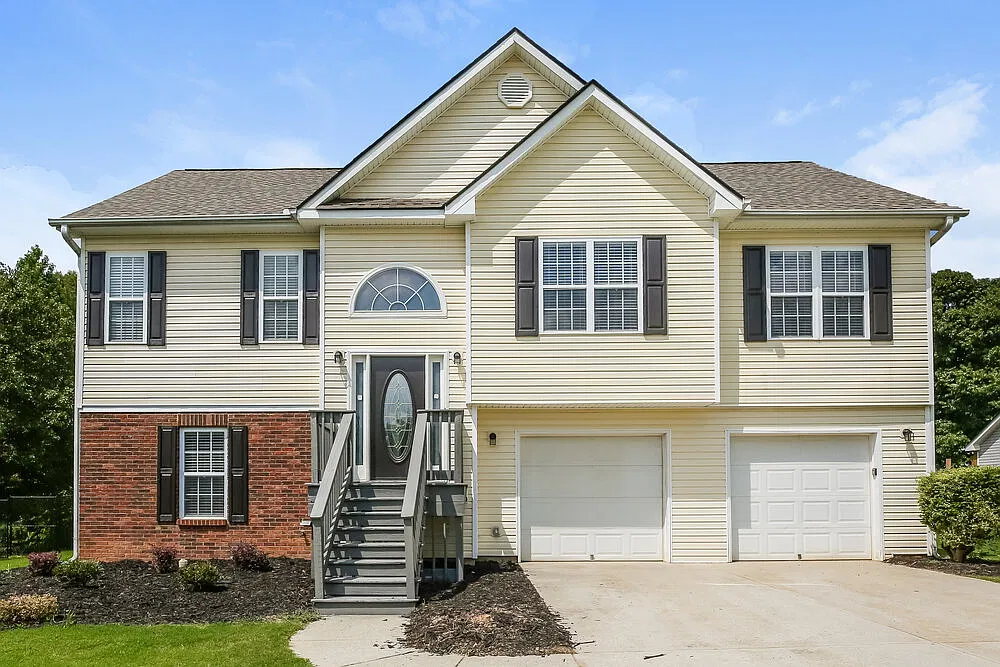 4 bed, 3.0 bath, 1848 sqft, $2,245 — Photo 1