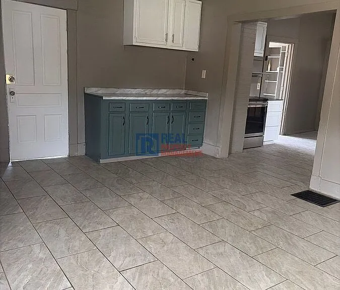 4396 Springfield St — Photo 3