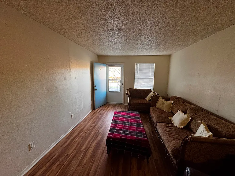 620 Londonderry Ln #202 — Photo 2