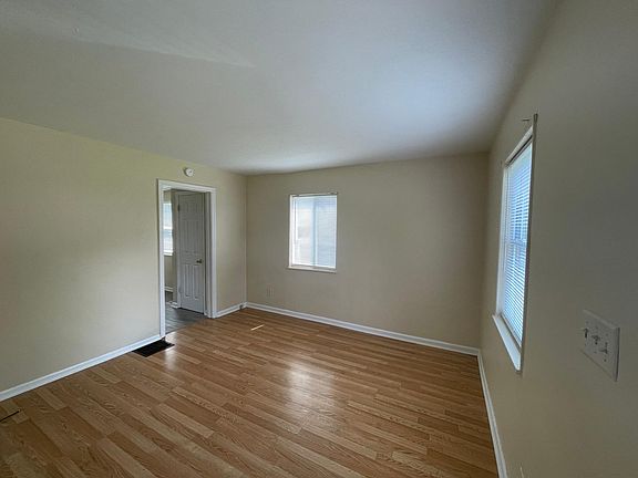 5th image of 970 S Harris Ave