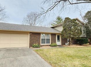 8816 Deer Run Dr, Indianapolis, IN 46256
