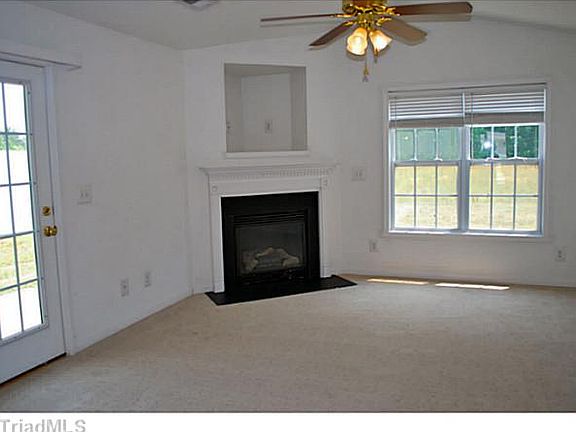 3rd image of 1608 Faircrest Ln