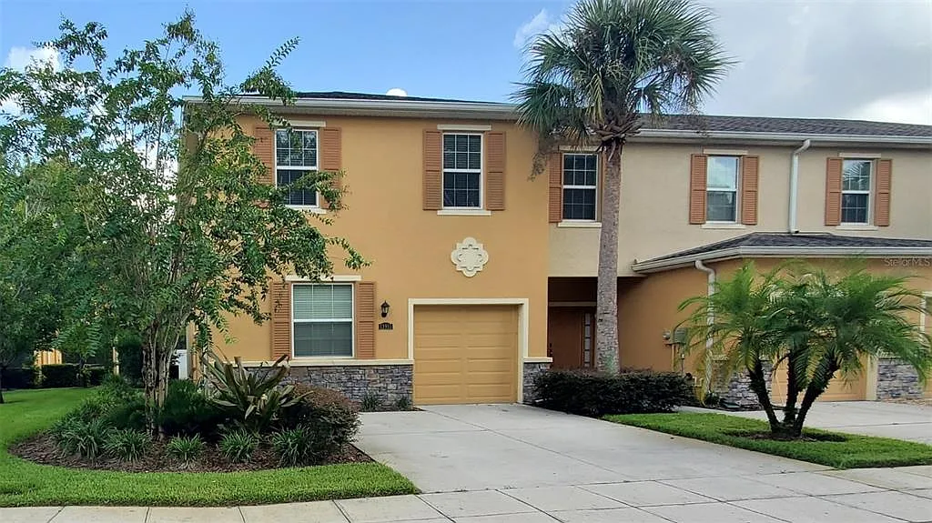 3 bed, 2.5 bath, 1704 sqft, $2,100 — Photo 3