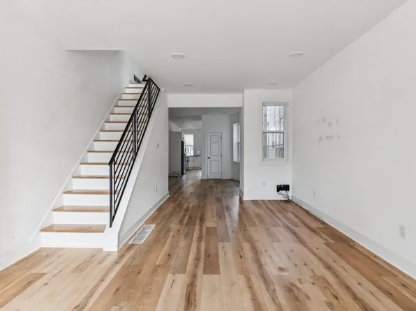 5521 Media St, Philadelphia, PA 19131