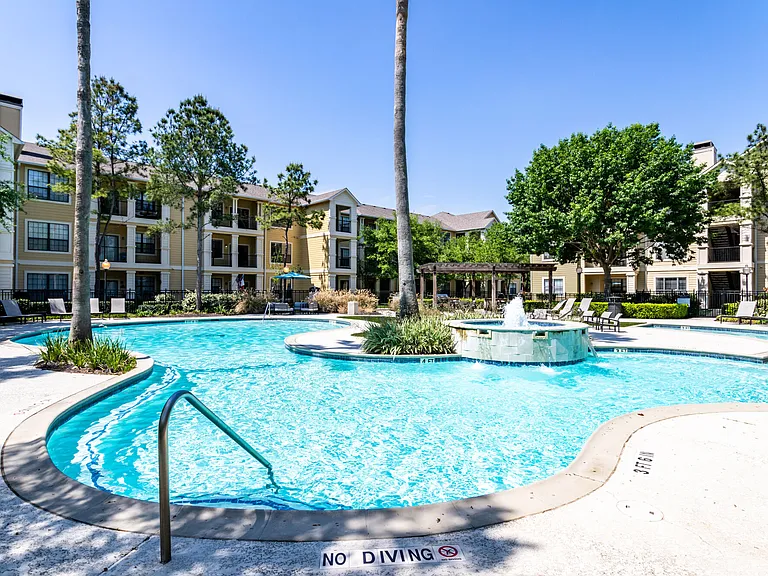 Sola Westchase — Photo 2