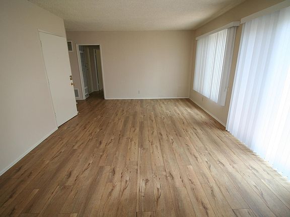 3rd image of 940 N Stanley Ave APT 10