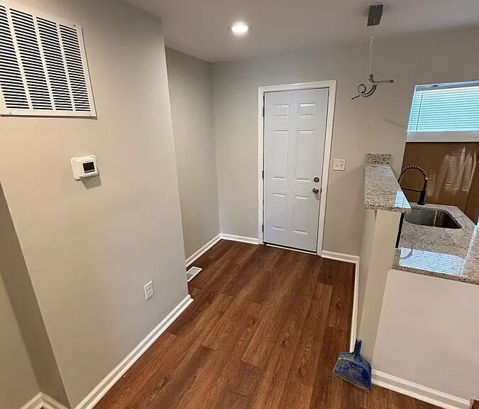 5301 Maple Ave — Photo 9