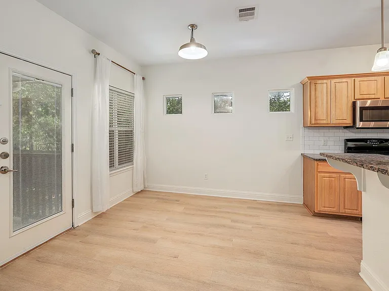 4803 Pecan Springs Rd #B — Photo 9