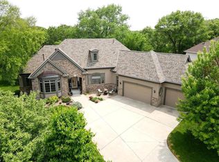 864 Great Oaks Trl, Eagan, MN 55123