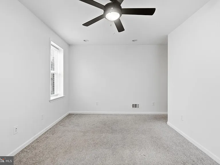 2302 Mount Royal Ter — Photo 15