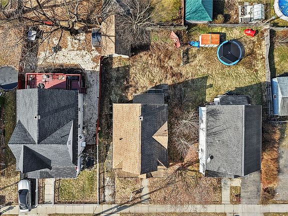 2nd image of 32 Mill St