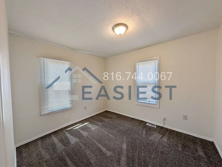 623 Northrup Ave — Photo 9