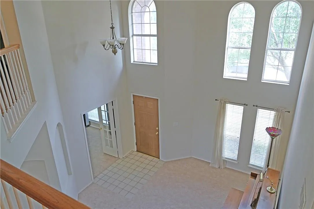 5 bed, 2572 sqft, $2,595 — Photo 3