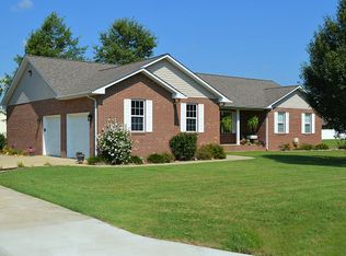 1211 Oakcrest Ln, Dexter, MO 63841