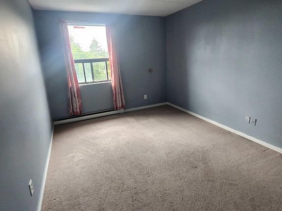 4th image of 65 Silvercreek Pkwy N #106