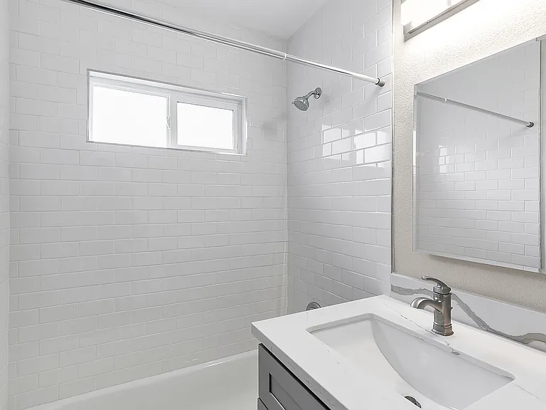 601-613 E Birch St #2B — Photo 6