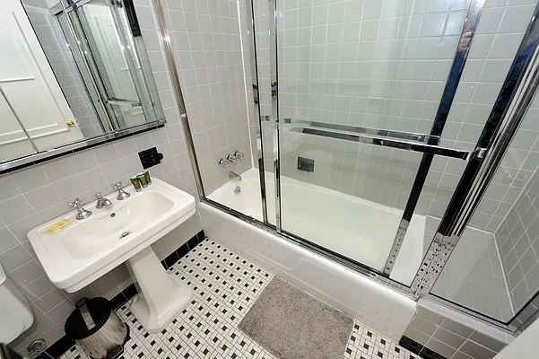 Rented by Eisenberg Exclusives | media 30