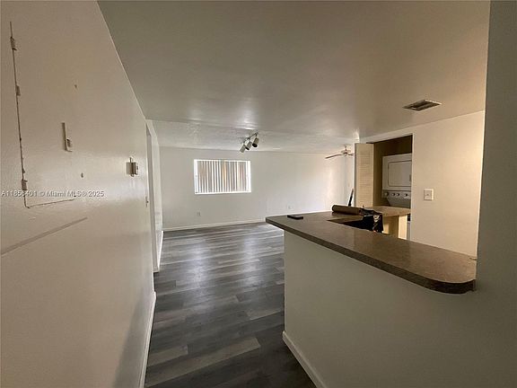 2nd image of 9877 Nob Hill Ct #25/9877