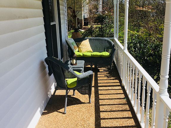 3rd image of 1221 Creekside Dr
