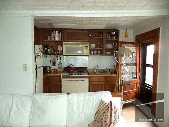 2nd image of 310 Clermont Ave #Four