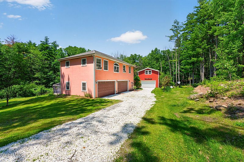 2nd image of 25 Hawthorne Hill Road