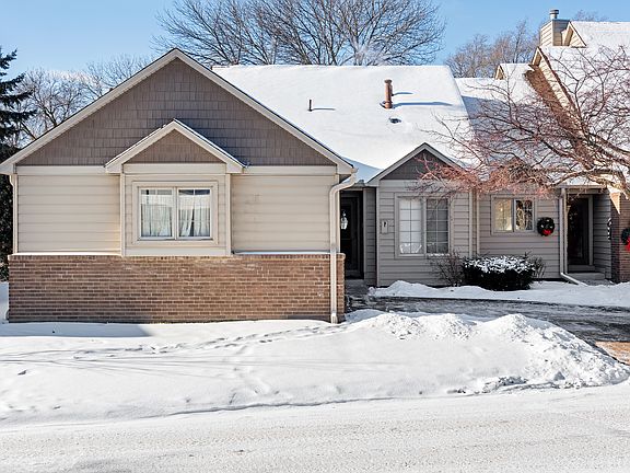 3rd image of 629 Sullivan Dr NE