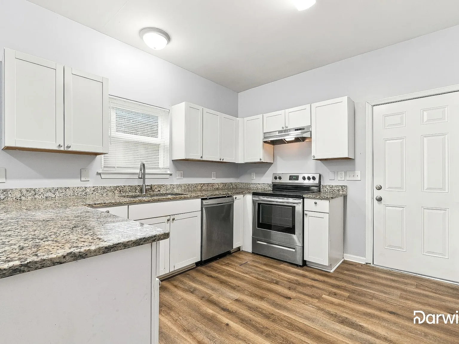 5 bed, 3.0 bath, 2418 sqft, $2,055 — Photo 3