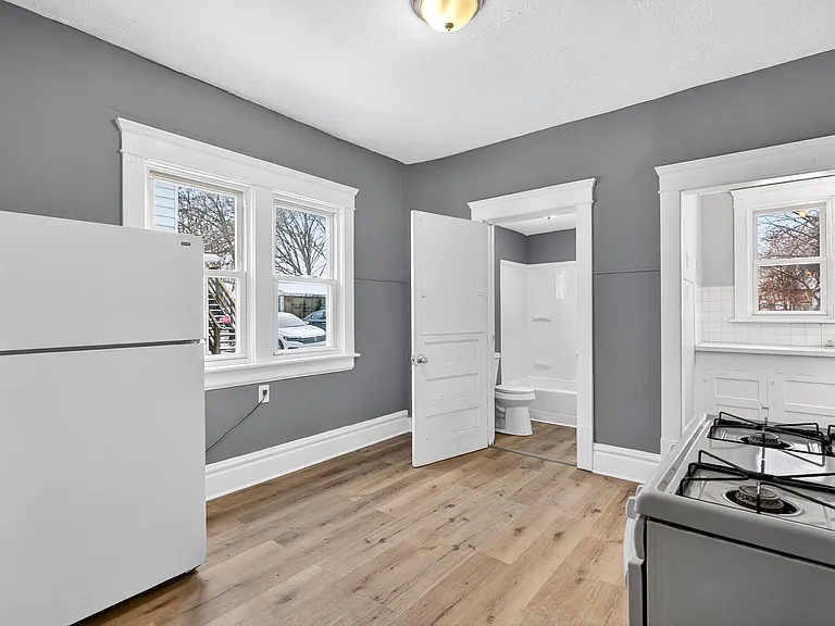 458 Kling St — Photo 7