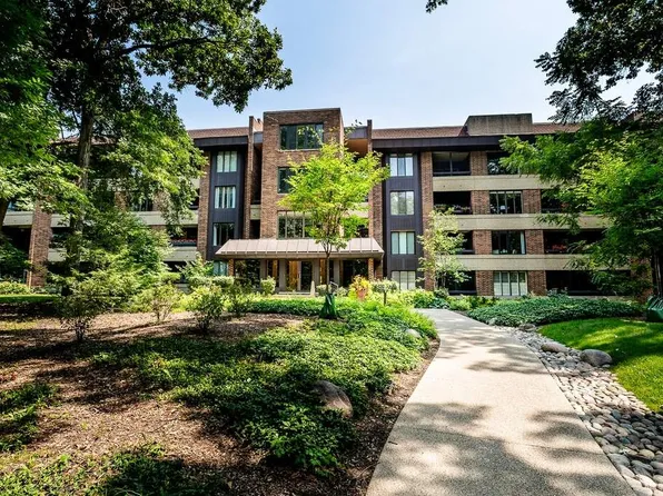 1401 Burr Oak Rd APT 309B, Hinsdale, IL 60521