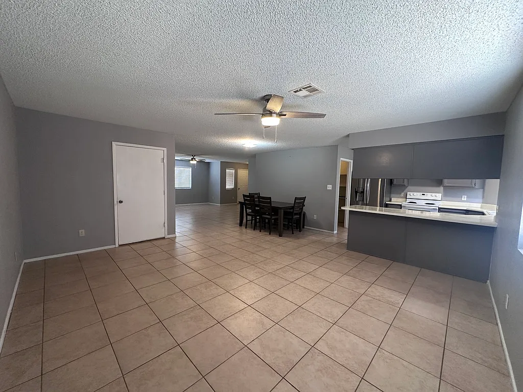 3 bed, 1586 sqft, $1,950 — Photo 4