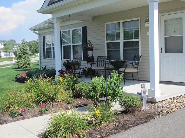 Aquamarine Apartments — Photo 9