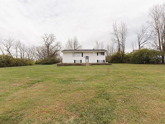 3rd image of 311 Sunset Ln