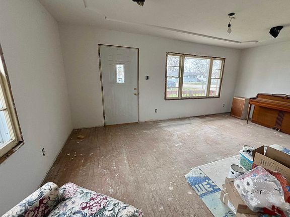 2nd image of 427 E South East St